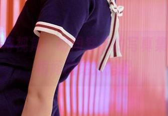 爱丝独特视角：胡同穿行的写真集，分享瞬间的绝妙搭配