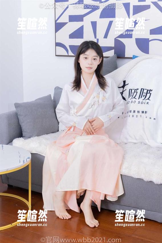 BoBoSocks袜啵啵 - 瞧！苏苏在日常中穿的白棉袜，精选图片美得让人怦然心动。
