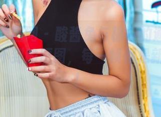 GIRLT果团网 – 酸酱兔与棉袜的邂逅：你绝对想不到的原图，每一帧都是新的视角！