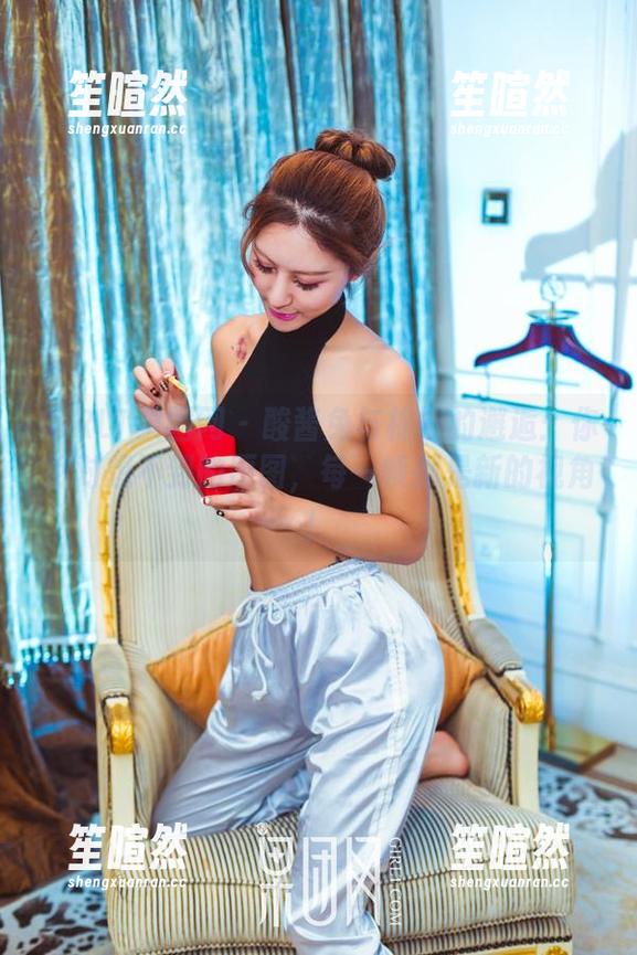 GIRLT果团网 - 酸酱兔与棉袜的邂逅：你绝对想不到的原图，每一帧都是新的视角！