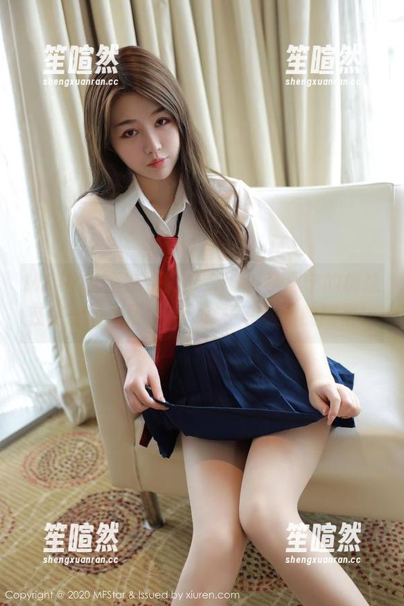 MFStar模范学院 - SiByl李思宁的棉袜在线美图，划重点：袜子和美丽的同居！