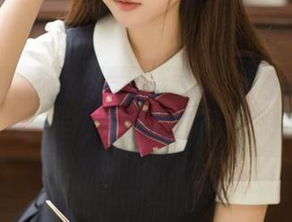 喵糖映画的双马尾学妹图册，看看她的姿态，感觉自己也被拉回了学生时代。