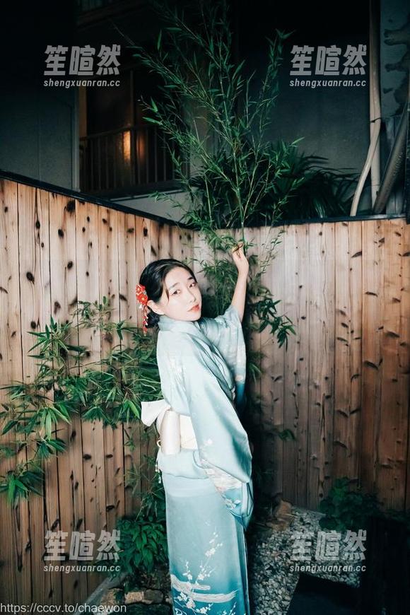 Sonson(손손)Loozy的写真更新，酒吧里的偶像气息又来了，别说，我有点心动。。。