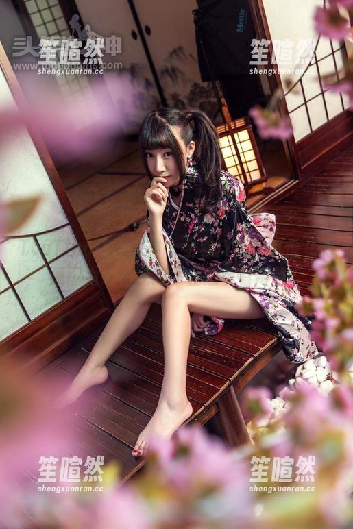 TouTiao头条女神 - 全套皮衣，信悦儿的原图为啥让我忍不住想多看两眼？