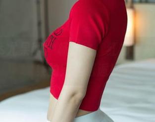 UGirls尤果网 – 杨乔之，红裙与高清写真集的完美邂逅！