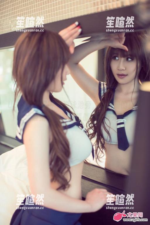 UGirls尤果网 - 游泳池旁，杨晨晨的身影在水波里荡漾，眼睛都停不下来了！