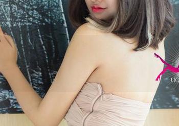 UGirls尤果网 – 艾小青泳池探险记：高清照片下载，看她如何化身水中仙子！