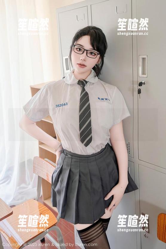 Xiuren秀人网 - Sibyl的居家魅力：私拍图包，懒得出门也能美得流油！