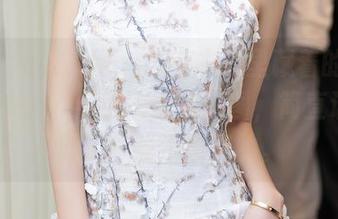 Xiuren秀人网 – “毛衣”里藏着的故事——小薯条nienie全套原图，简直让我想到了一些不该想的。