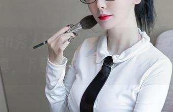 Xiuren秀人网 – 小蛮妖_honey泳池写真，下载时请做好心脏准备！