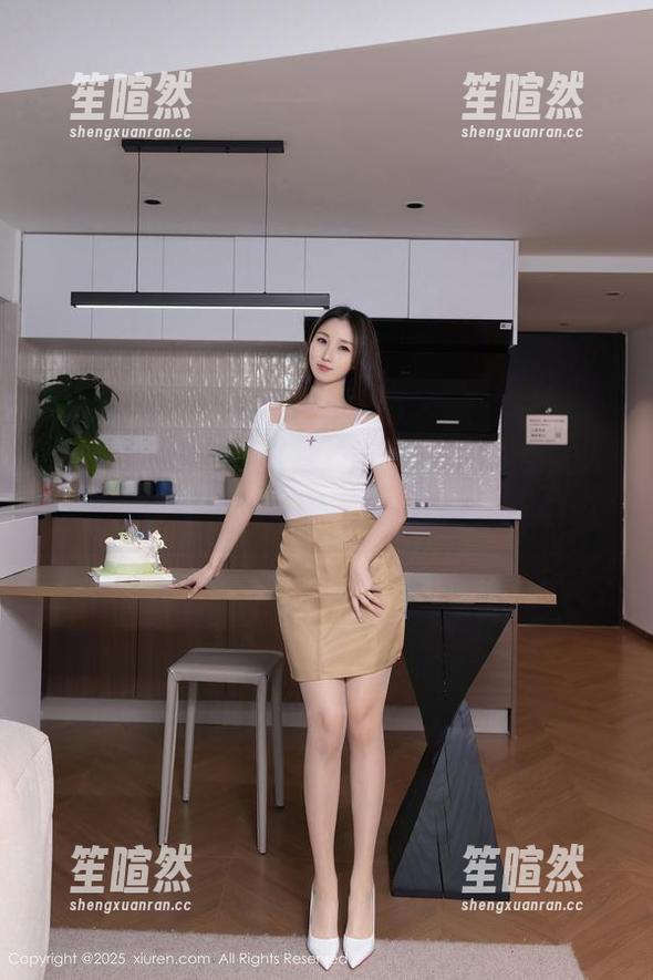 Xiuren秀人网-李七喜 Xiuren秀人网 - 李七喜的温柔写真让人心动,仿佛每一张套图都在轻声细语……