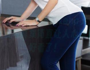 YouMi尤蜜荟 – 小海臀Rena又来更新啦！她的女友写真集简直让人心跳加速，太好看了！