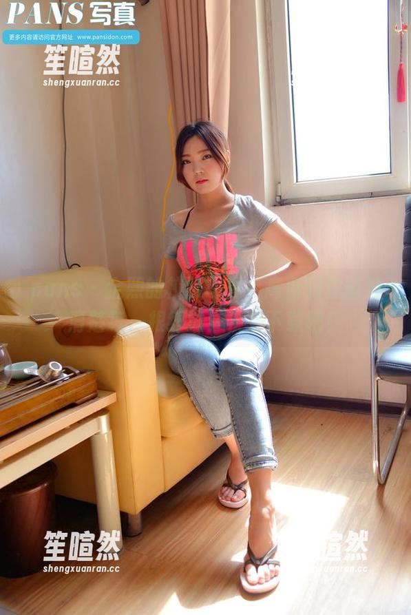 pans - 金熙的校服写真，高清到你能数清楚每一根纤维！快来下载吧！