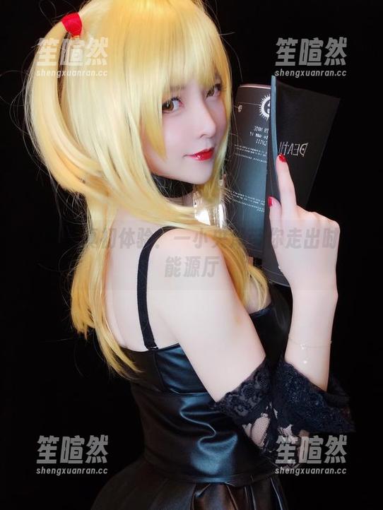 豹纹写真初体验：一小央泽带你走出时尚能源厅