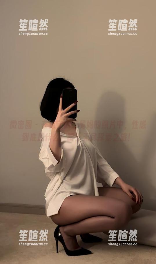 微密圈 - 在保守的二舅妈的照片中，性感到底是什么：踏上无尽探索之旅！