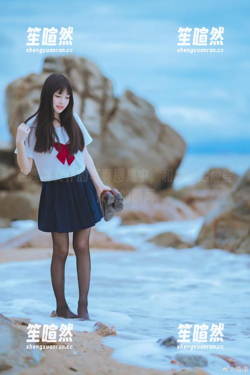 在嘎潼女仆的写真图集中，和她一起偷些快乐的瞬间