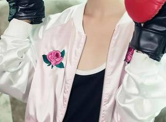 头条女神 – 有种冲动，想下载JennyR的内衣作品，你会吗？