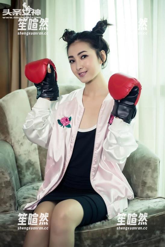 头条女神 - 有种冲动，想下载JennyR的内衣作品，你会吗？