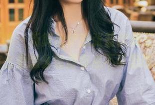 头条女神 – 新鲜出炉的张蓝欣美足分享，怎么看怎么觉得有点不可思议。