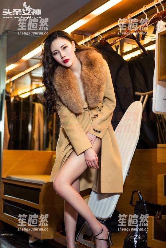 头条女神 - 高清分享来了！看看王竹的美足，保证你今天心情都会变好。