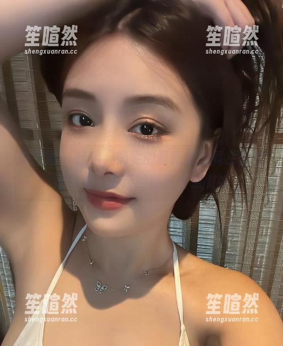 微密圈 - 哇哦，奶雯的最新美图竟然是墨绿内裤，更新的感受有点微妙