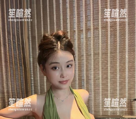 微密圈 - 新鲜出炉！奶雯的最新写真集，白衬衣和红色内内的完美交融