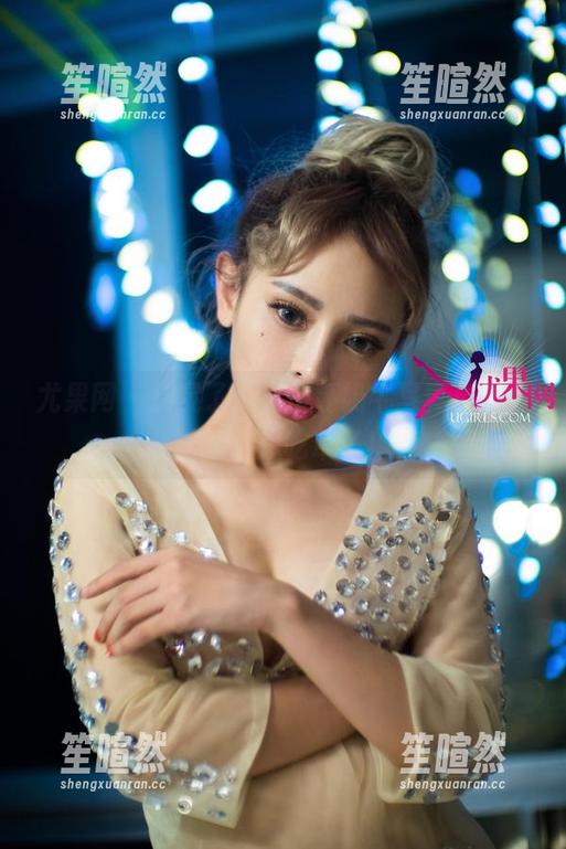 尤果网 - 别晃了，看佟蔓奶牛写真更新，连我都想吃草了！