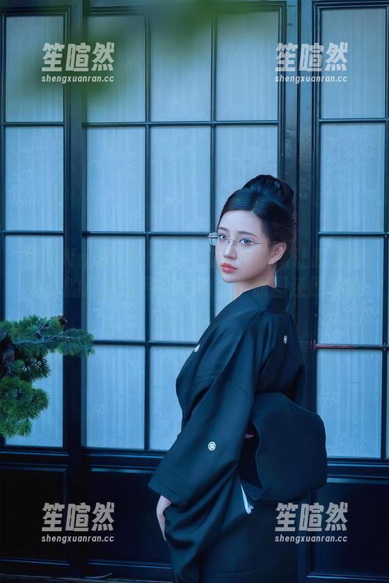 年年Nnian兔女郎：这组作品集让我觉得她真的是来自月球的仙女，原图还原她的魔力！