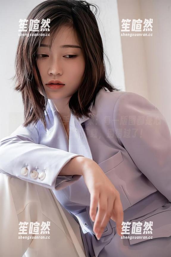 年年Nnian水手服合集：每一版图都是心跳的悸动，赶紧下载，别错过了！