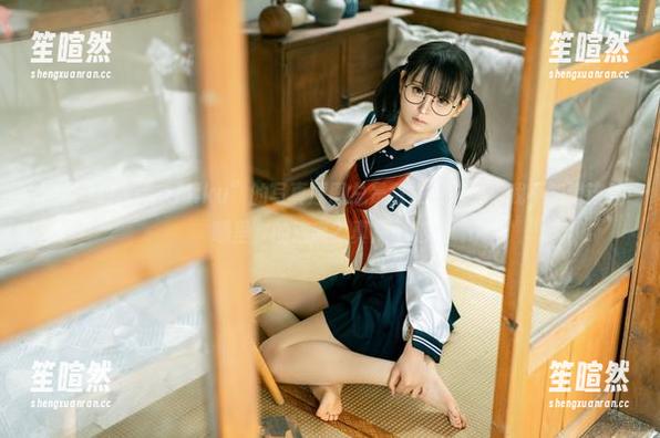 为啥“幼水铃衣Miku”的写真原图总是散发着这种“我不知道该看哪里”的迷离？真是个谜。