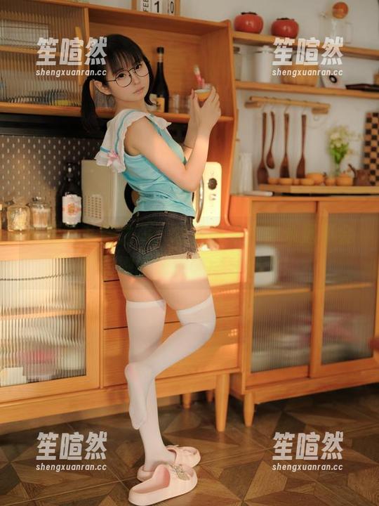 晨醒的私房之旅：幼水铃衣，你永远不会猜到她的闹钟响的是哪个！