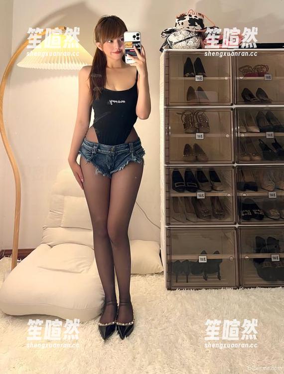 微密圈 - 张思允在线，黑丝制服来袭，别说我没提醒你，这是超值资源！