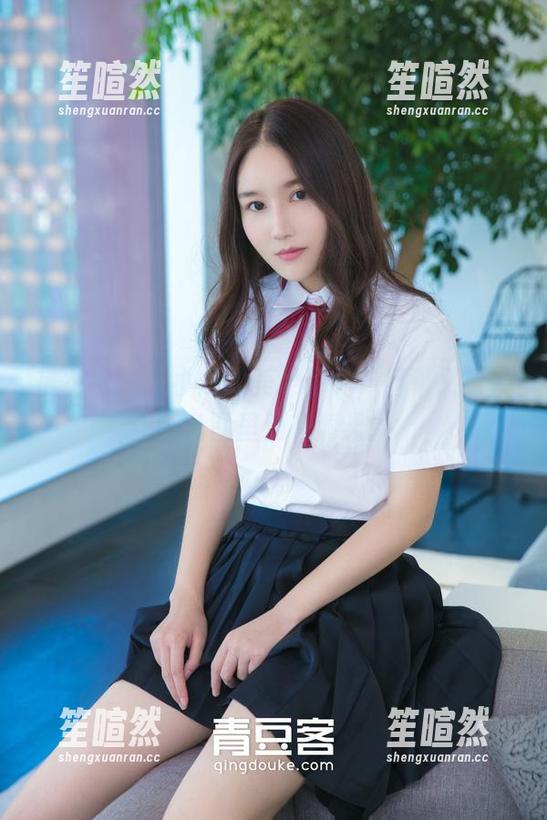推女神 - 程小烦的美足写真，简单又撩人，套图里别有洞天！