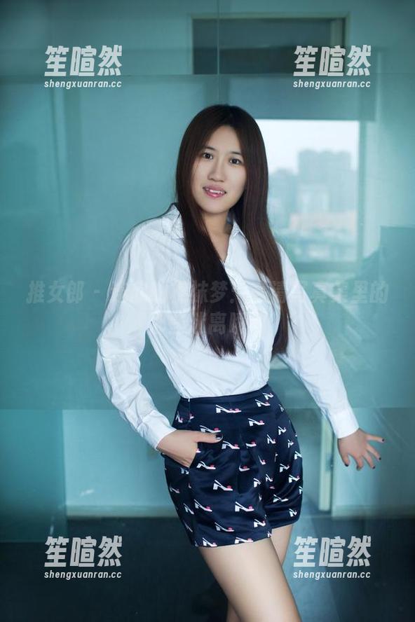 推女郎 - 连欣的棉袜梦：高清写真集里的那些迷离瞬间