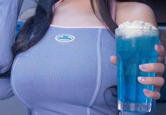 别错过！无颜小天使wy最新照片加小黄鸡赠品，居然这么搭！
