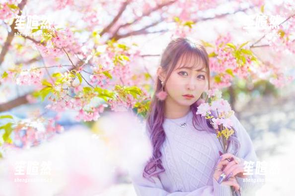月城委员会的狐娘巫女电力十足，照片看完我都要充电了！