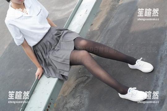 森萝财团 - 默陌花里胡哨民宿的5D白丝套图，让人忍不住想多看几眼
