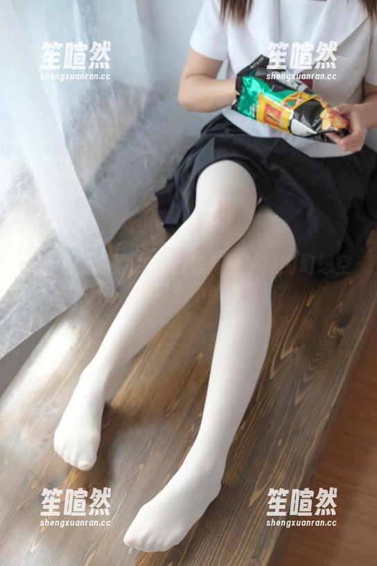 森萝财团带你走进白丝高考学妹的幻想空间，学习？不如欣赏！