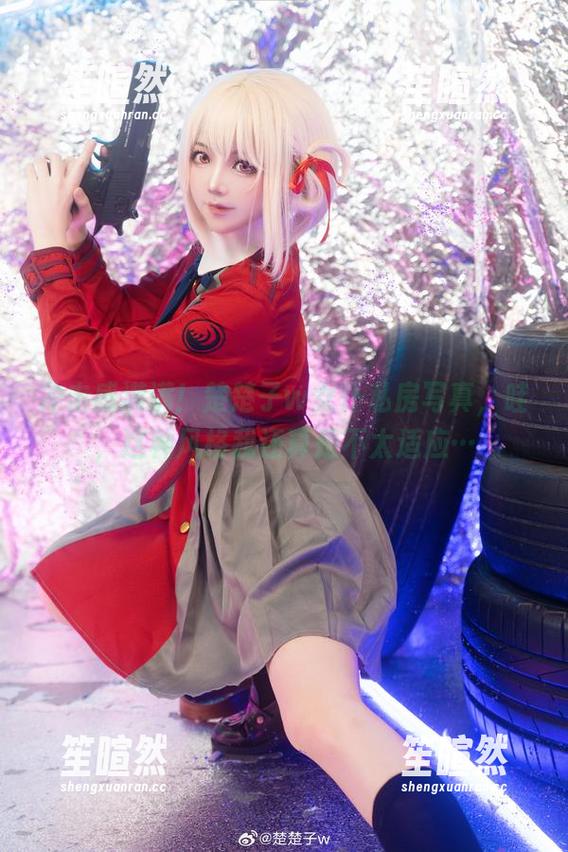 冲击感满满！楚楚子w女仆私房写真，哇，这种风格我还真是不太适应…