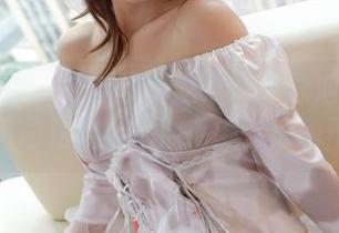 模范学院 – 在汐汐爱吃草莓的泳池世界里，美图总是那么水波荡漾，心动不已。