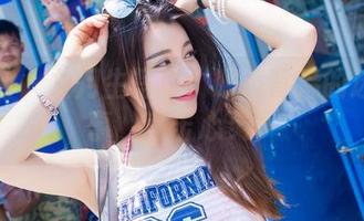 爱蜜社 – 九月生写真：眼镜背后的迷人故事，直击心灵。