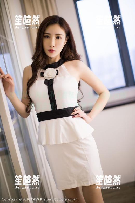 爱蜜社 - 网袜不止是袜子，还是酥小白的超级武器：在线高清来袭！