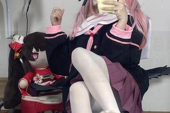 来看看白栎Shirly的原图，蔚蓝档案的龙华妃咲真是比早晨的咖啡还提神！