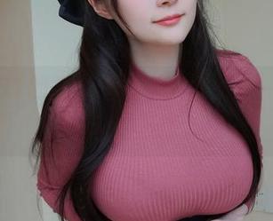 在白银81的圣诞写真合集里，每一张都是心动的低语。