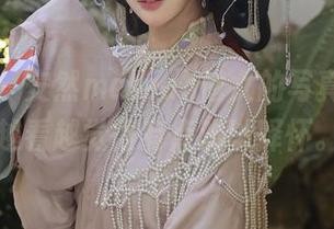 秀人网 – 安然maleah修女的写真，作品越看越觉得有点难以释怀。