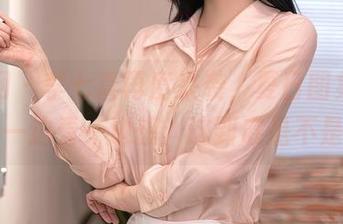 秀人网 – 李七喜再度来袭，夏日图集更新！我一边看一边想：这到底是不是梦？