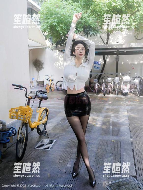 秀人网 - 林文文yooki的长腿写真，图册里的每个角度都在悄悄说话！