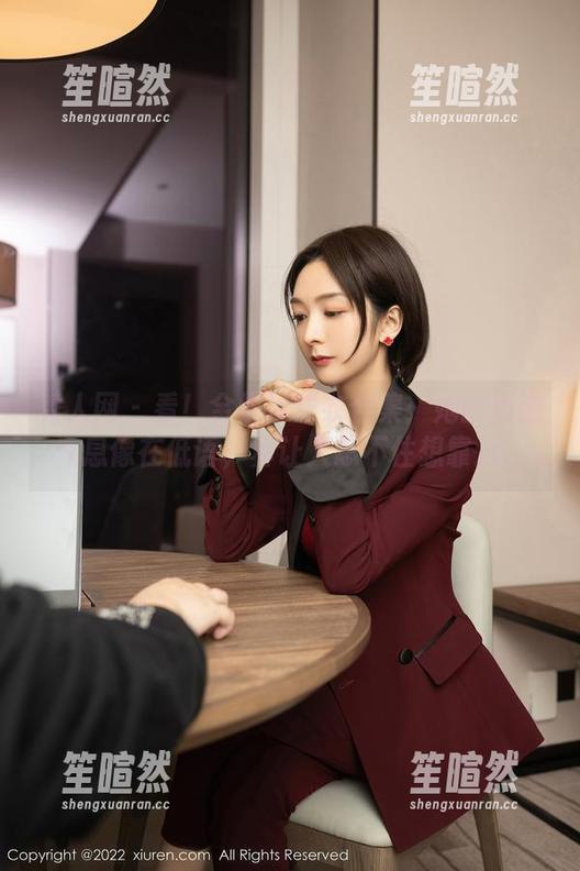 秀人网 - 看！金悦汐皮衣合集：她的叛逆气息像在低语，真让人忍不住想靠近。