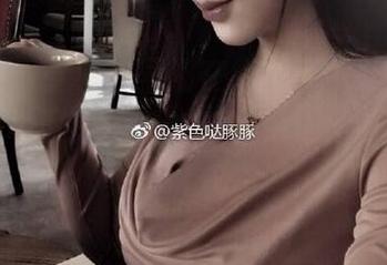 微密圈 – 童小芯早期在线写真视频合集，感受那种既天然又略带神秘的魅力，简直美好得浮夸。