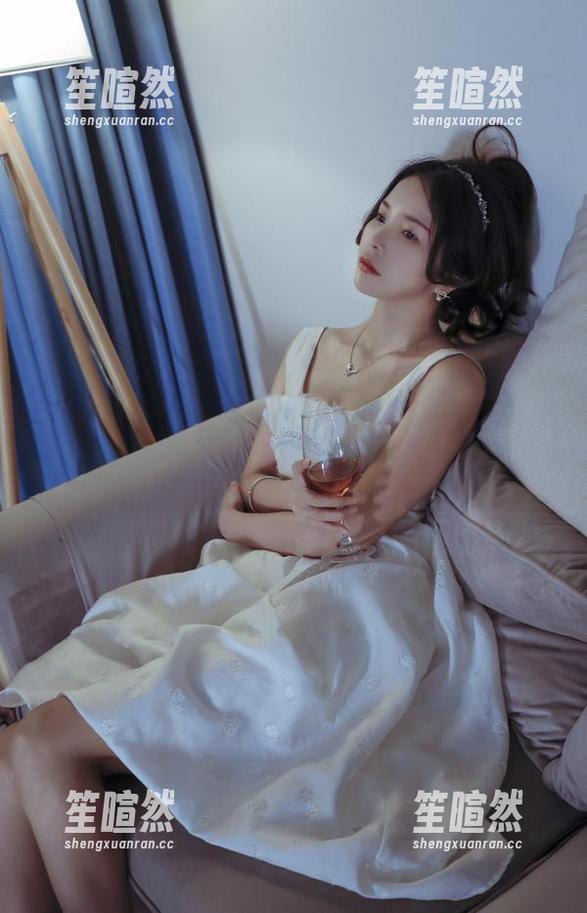 看苏嫣qvq如何把女仆玩法玩出新高度，私拍美图简直让人惊艳！
